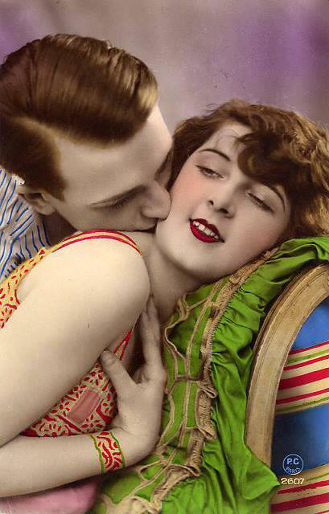 French Postcard Show How To Kiss Romantically from the 1920s (33)