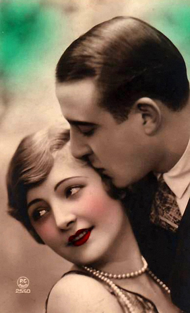 French Postcard Show How To Kiss Romantically from the 1920s (11)