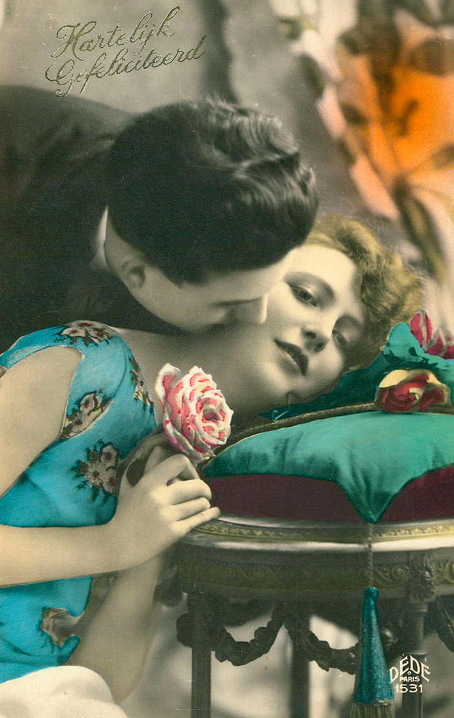 French Postcard Show How To Kiss Romantically from the 1920s (9)